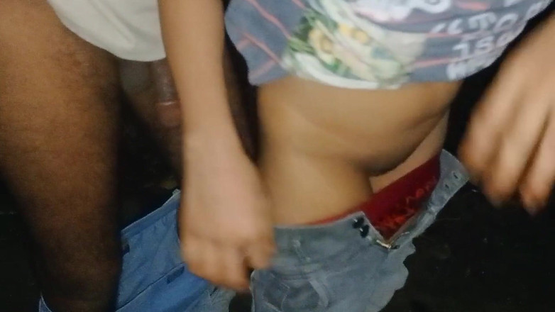 NikiRathod: Combinazione a pecorina e pompino nella giungla