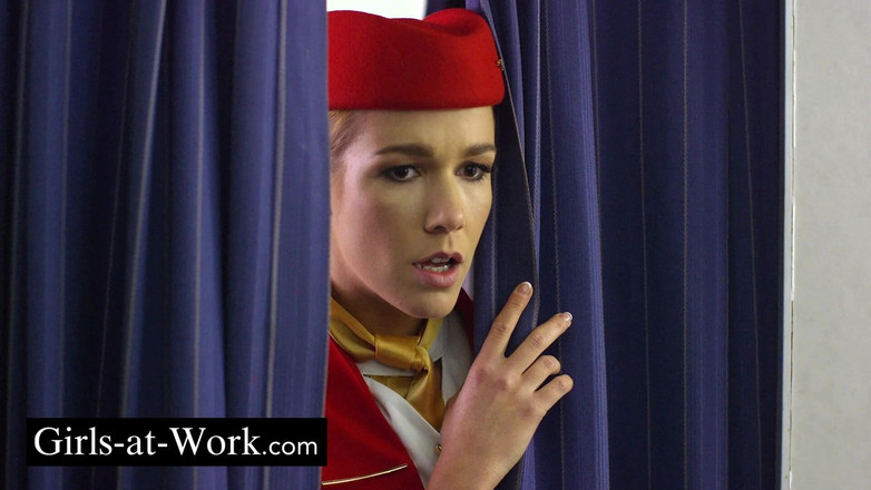 Girls At Work: Quatuor dans un avion avec 2 hôtesses de l’air