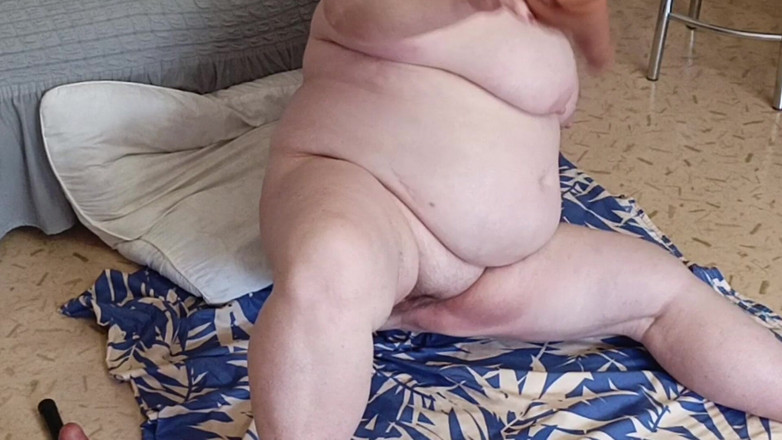 Zona901: Ibu tiri dengan pantat bahenol dan memek berbulu lagi asik...