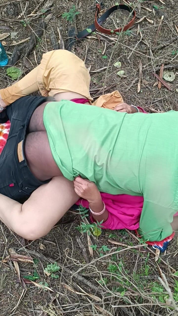 Desigirlsiri: Desi heiße indische tante fickt im freien mit Stimme Telugu