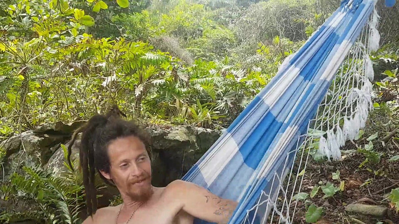 Paty Bumbum: 売主のチンコリッピに精液をするニンフ