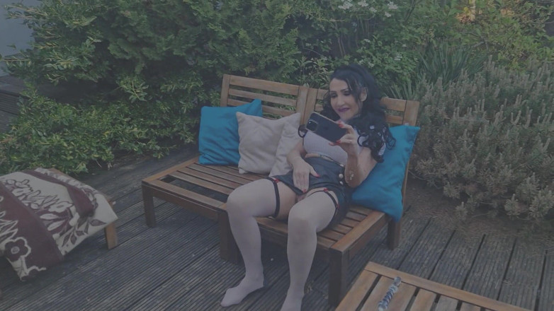 Nicole Dupapillon: Milf in zoccoli Schizzi e piscio