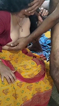 Junger mann hat sex mit desi-tante