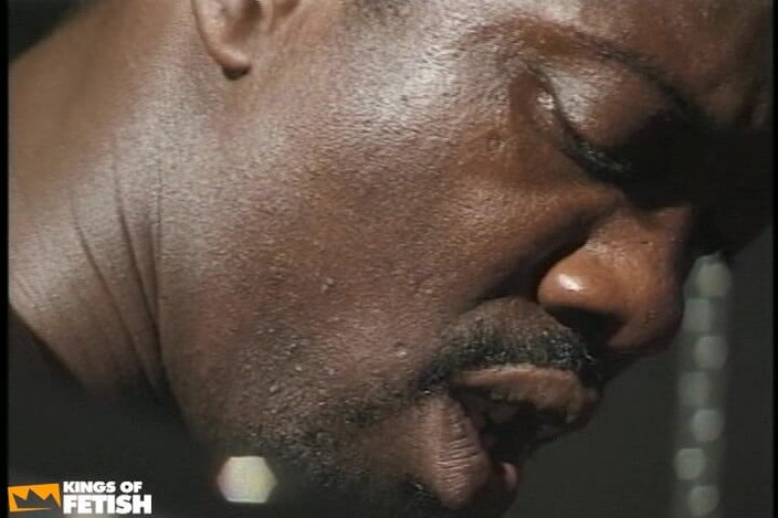 Gay Diaries: Lelaki hitam berotot mengongkek seorang lelaki dengan dubur ketat dalam...