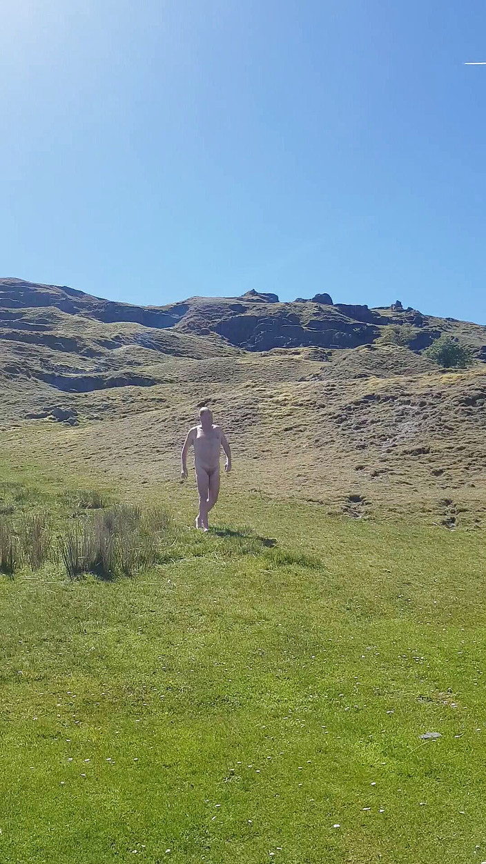 Miguel13: 裸の散歩