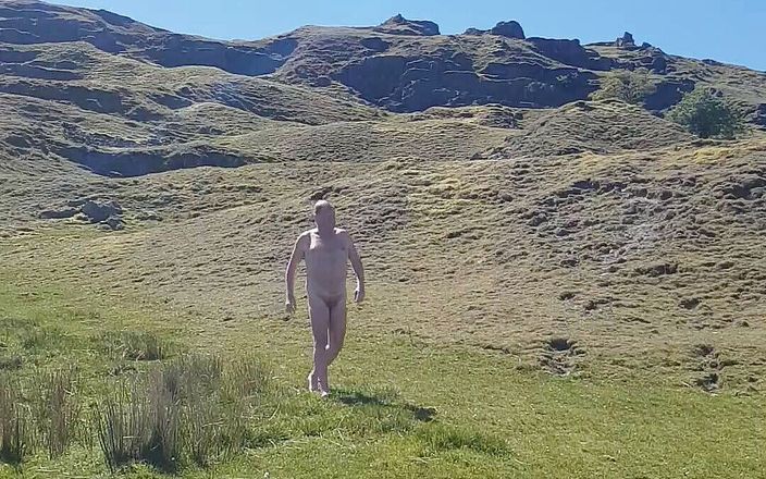 Mikey13: Caminata desnuda