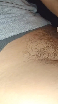 Každý den mě můj nevlastní otec využívá ke mně