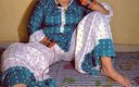 Your Suman official: Une belle-mère indienne sexy s&amp;#039;amuse pendant un appel téléphonique
