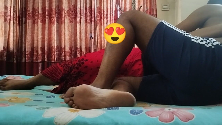 Teensex: Une Trans Baise Une Collègue À Gros Cul Dans La Chambre...