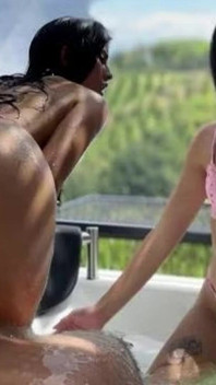 Une Colombienne Sexy Se Fait Baiser Dans Le Jacuzzi ! Camilamendez7