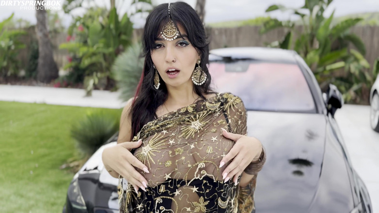 Aaliyah Yasin: Muslim Bad Girl Fucks Herself on Top of a Car