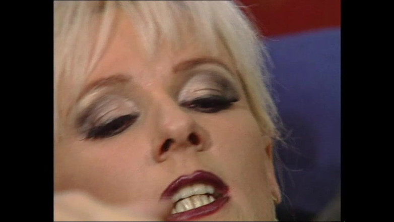 Deutschland porn: Blonďatá MILF je ošukaná tvrdým velkým ptákem