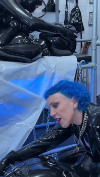 Expérience d’Halloween : Un extraterrestre en latex reste réanimé