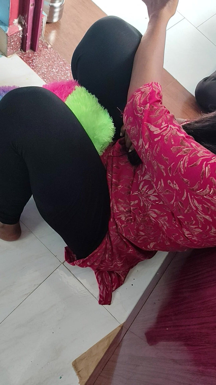 Tamil lesbian: Sexy mluvení a šaty na sobě