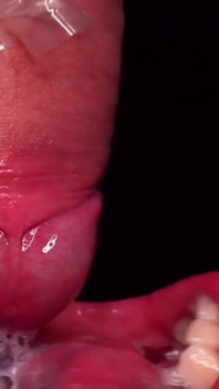 Nejlepší kouření na dojení kondomu! Rozbila kondom a dostala celé sperma do úst! Asmr sání