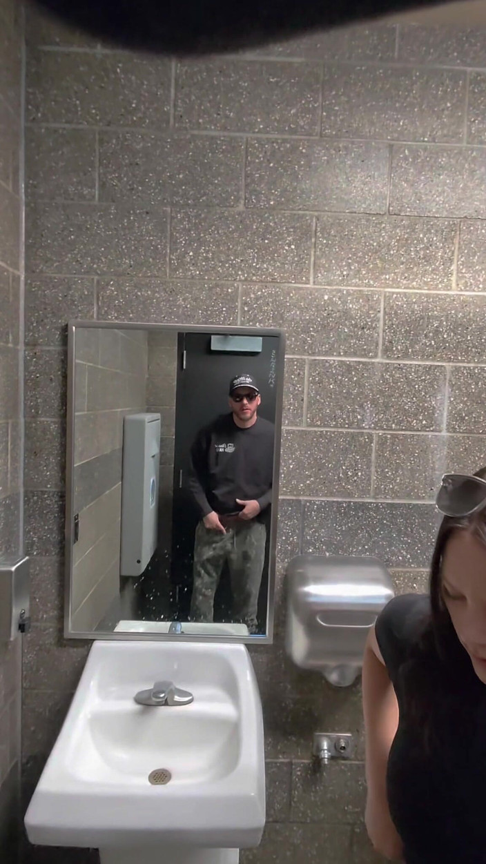 Mya Lane: Plížil Se Do Obchodu, Aby Měl Sex