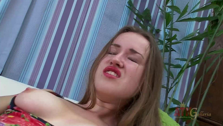 ATK Babes: Wanita bengkung yang baik ini bermain-main