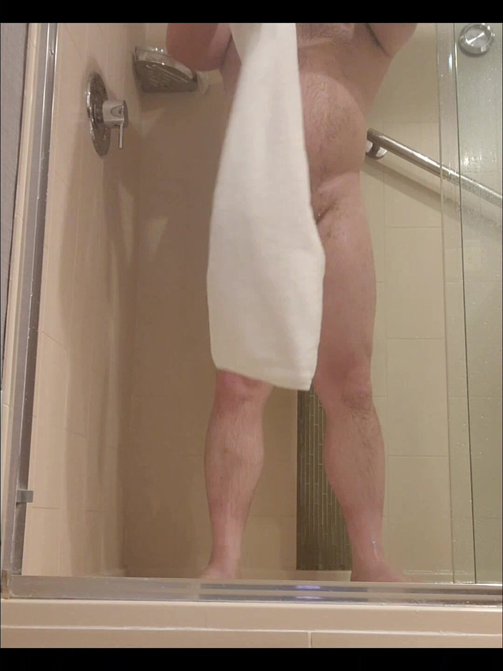 Djk31314: Seseorang menangkap saya di bilik mandi hotel.