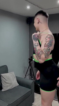 Bi doppelter blowjob auf nerd perverser