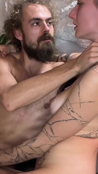Curva îl face să ejaculeze