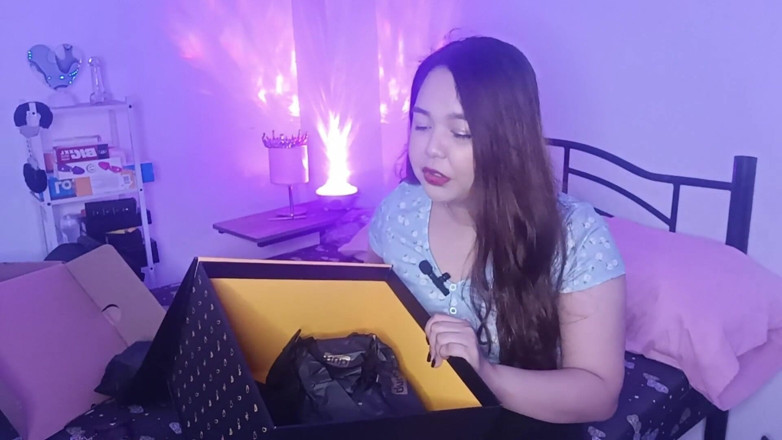AsianSharinami: Pornhub'dan 25k abone hediyemin kutularını açıyor