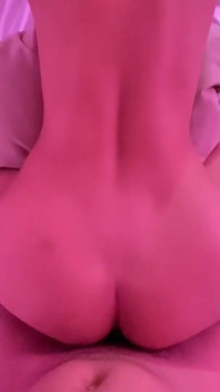 Eu a fodo em estilo cachorrinho até deixar sua vagina pingando gozada interna