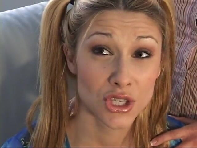 2 Girls 1 Guy: La coppia insegna alla loro babysitter alcune buone maniere