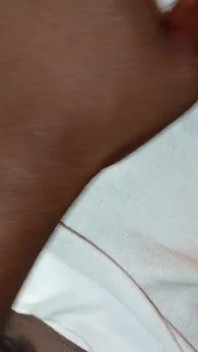 Je baise la belle-fille de mon voisin de 18 ans après les cours