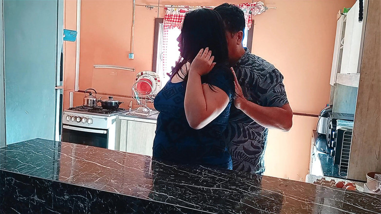 BBW Kelly Mom: Brutto Vecchio Patrigno Scopa La Figliastra in Cucina