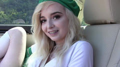 Perv Milfs n Teens: Lexi Lore vytáhne své růžové kalhotky na stranu, aby mohl...