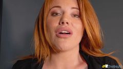 DownblouseJerk: Lizzie - Leave a Tip