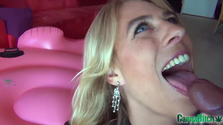 Cumbizz: Bbc tief in meinem hals! MILf wurde geknallt