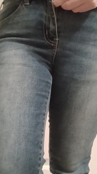 Playful MILF in Jeans and Seamless Pantyhose