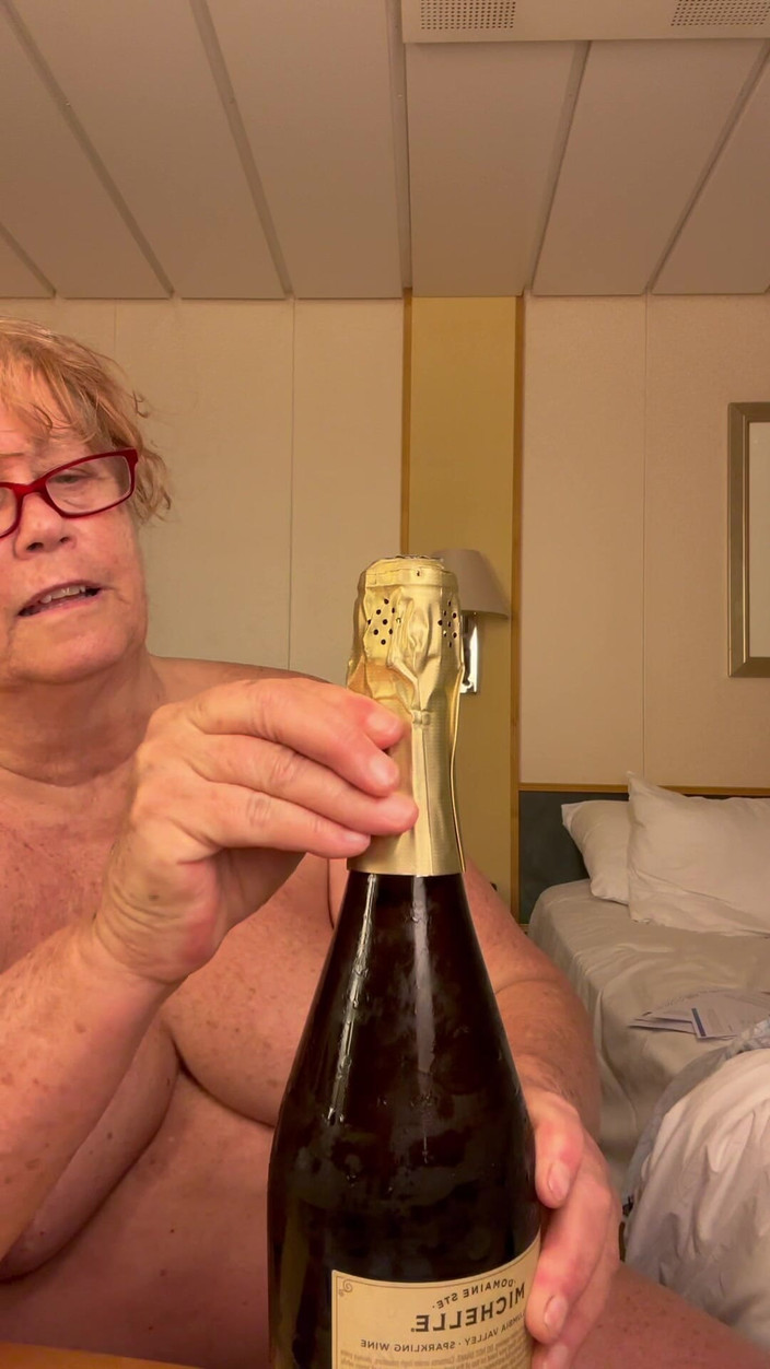 Big Ass 4 U: Ура зняти мій купальний костюм