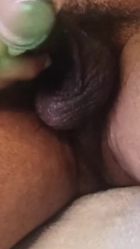 Een grote hete cumshot met de harige kont