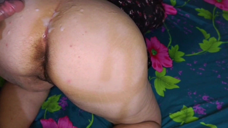 GirlHentay: मुझे पसंद है कि वे मेरी गांड को दूध के संकलन से कैसे ढँकते हैं