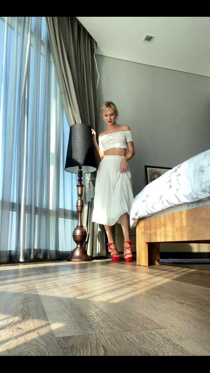 Angel The Dreamgirl: Тобі подобається спідниця?