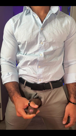 Rodrigo Amor (Gay): Business Casual
