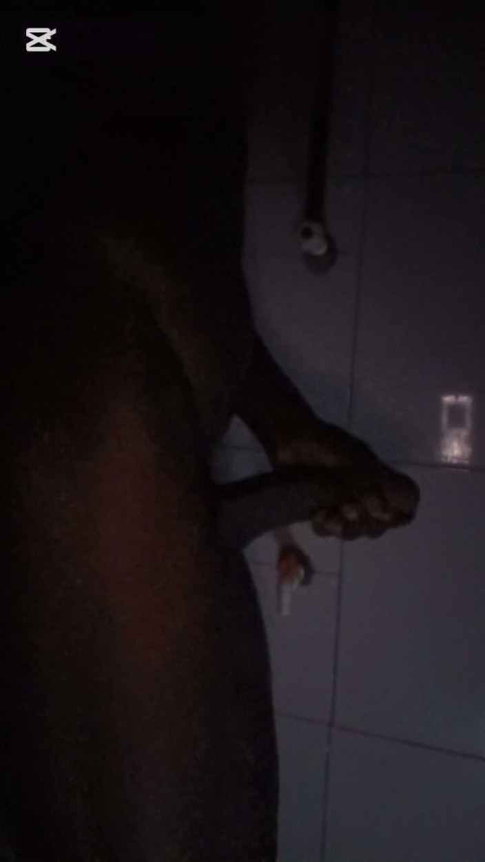 Bolatheboss: Compilation de branlettes dans les salles noires jusqu’à l’orgasme