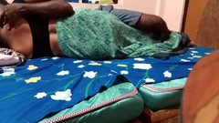 Sexy sindu: Pemilik rumah cukup beruntung untuk meniduri pembantu desinya