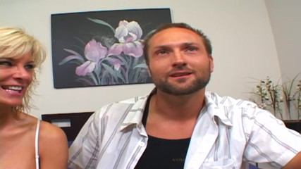 Wonderfull Bigboobs: Zlobivá MILFka toužící po šukání mladého ptáka se ohne