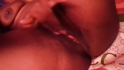 Super sexy ebony cuties: Tření polštáře Moje klitoris úžasné sténající orgasmy