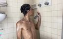 Isak Perverts: Je prends une douche froide pendant que ma bite est...