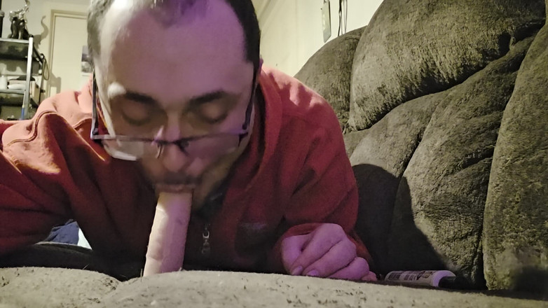 Little Donovan: Eu îmi sug vibratorul