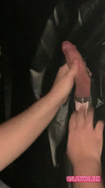 gloryholezh: Hetero bouwvakker komt terug en wil onverwachts mijn kont