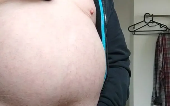 Karlchengeil: Shaving Makes You Horny!