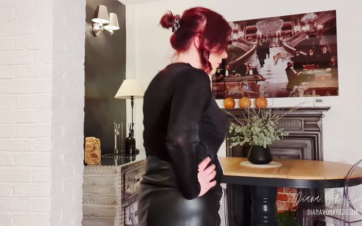 Diana Von Rigg: Dubbel ballbusting på Femdom Cottage UK