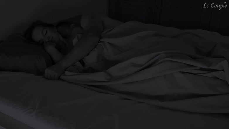 LC couple: Засовування свого члена в пизду дружини рано вранці - найкраще прокинутися - голосний стогін і камшот