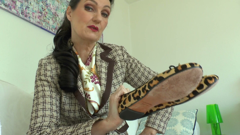 Lady Victoria Valente: Suola! Sborra nelle mie ballerine - lady victoria valente