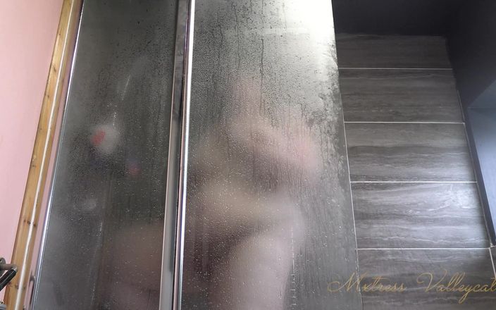 Mxtress Valleycat: Urmărește-mă cum fac un duș cu aburi